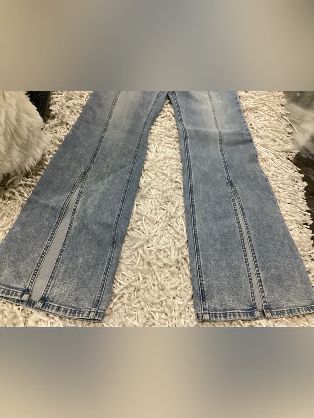 Alice + Olivia Light Blue Low Rise Split-Hem Flared Jeans -  NWOT - SIZE 28 - Picture 9 of 15